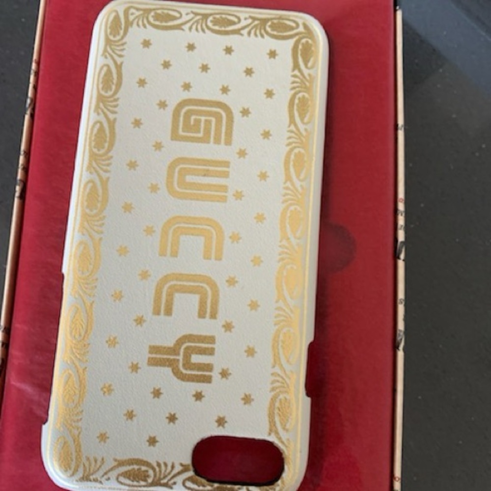 Gucci IPhone 7 phone case!